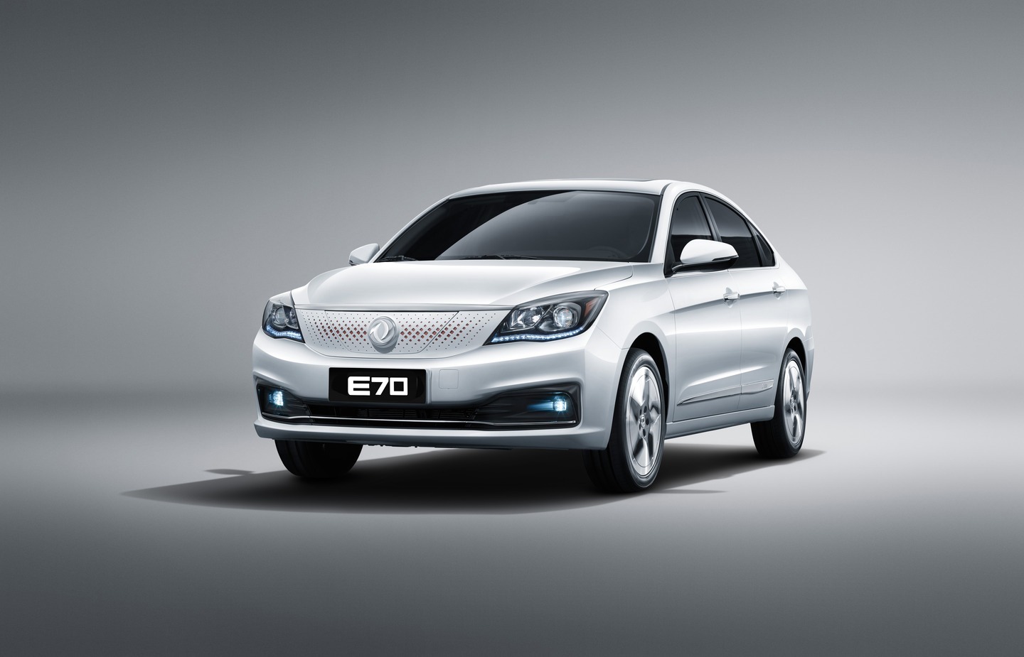 Tận hưởng sự thoải mái trong cùng Dongfeng E70