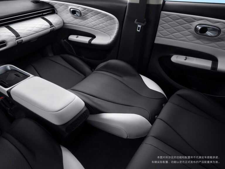 Hàng ghế trước ngả như sofa